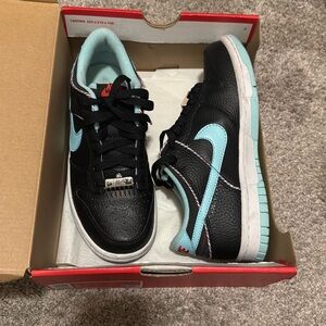 2022
Dunk Low SE GS 'Barber Shop - Black'